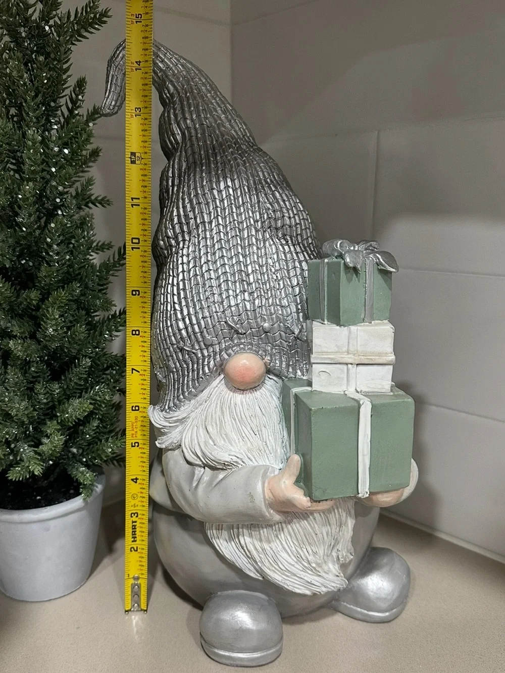 🆕 Christmas Gnome with Presents - Resin Holiday Decor!
